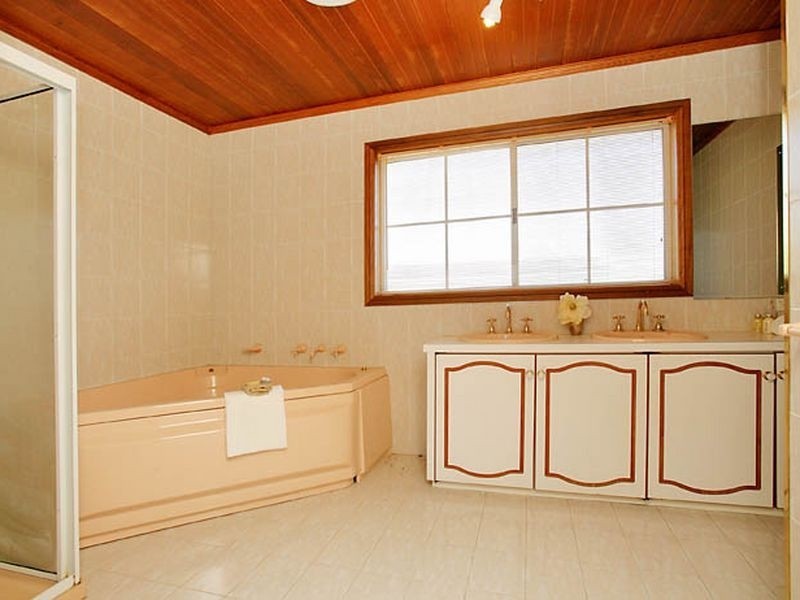 1 Gladman Close, Isaacs ACT 2607