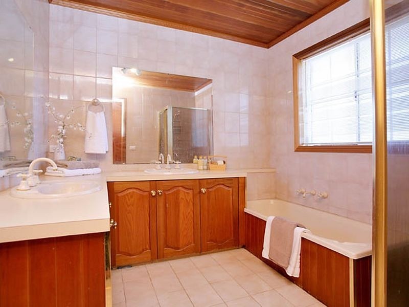 1 Gladman Close, Isaacs ACT 2607