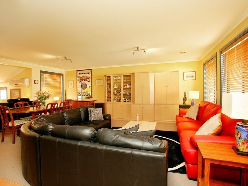 8 Lange Place, Bruce ACT 2617