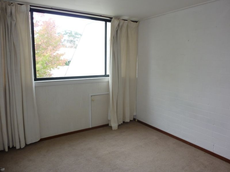 11 Maclachlan Street, Holder ACT 2611