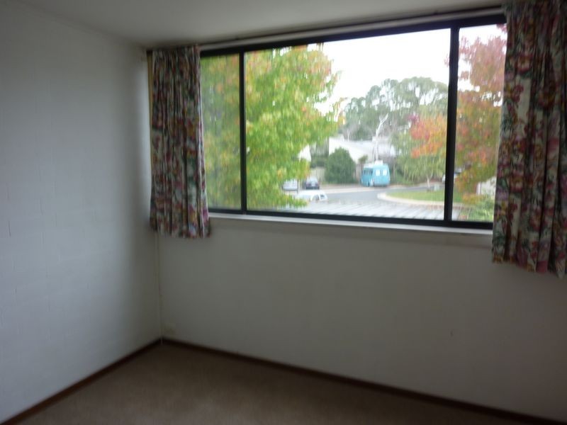 11 Maclachlan Street, Holder ACT 2611