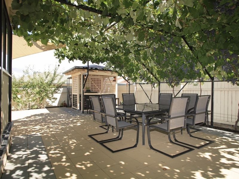 10 Tarrant Crescent, Dunlop ACT 2615