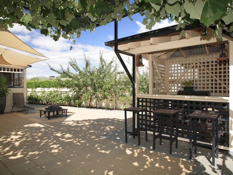 10 Tarrant Crescent, Dunlop ACT 2615