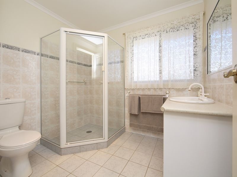 10 Tarrant Crescent, Dunlop ACT 2615