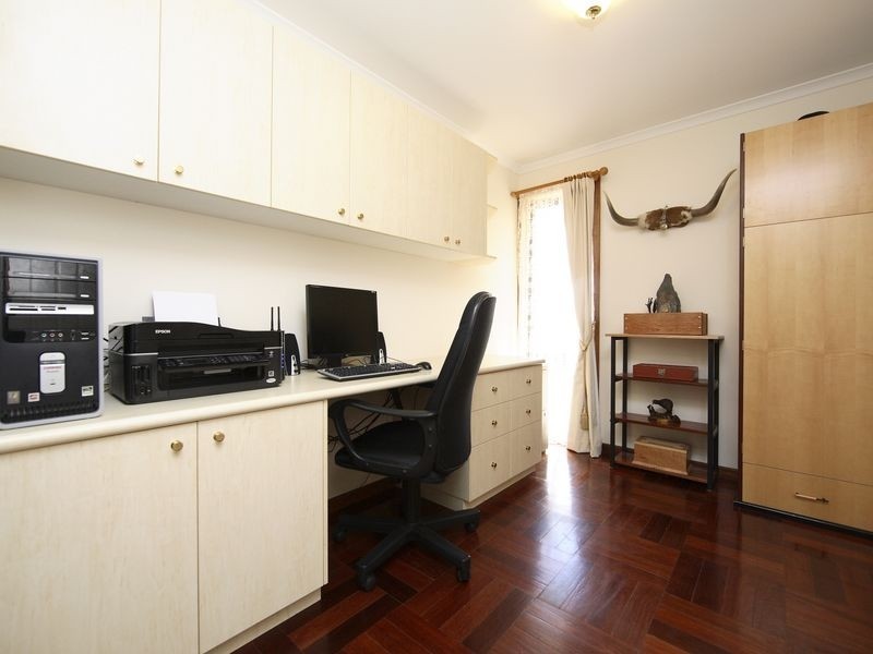 10 Tarrant Crescent, Dunlop ACT 2615