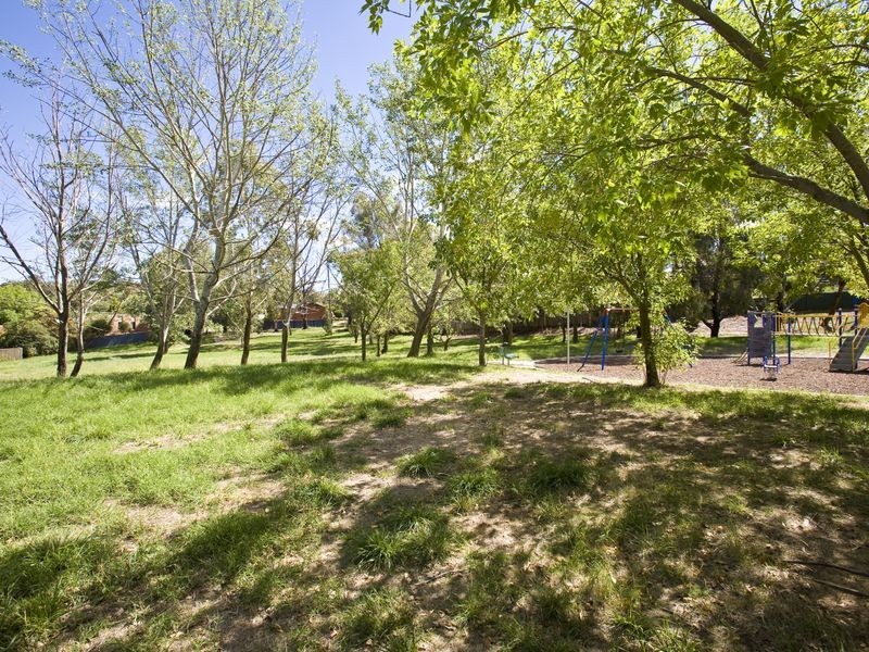 11 Sadleir Place, Charnwood ACT 2615