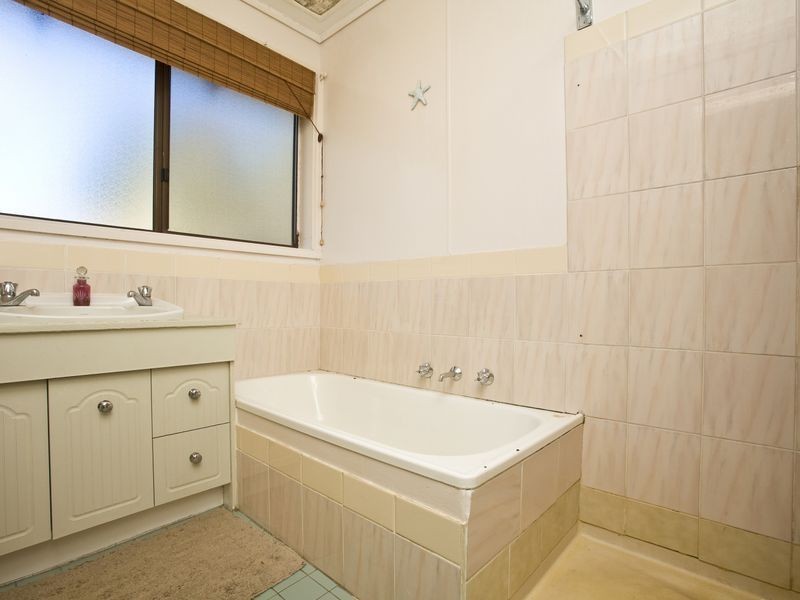 11 Sadleir Place, Charnwood ACT 2615