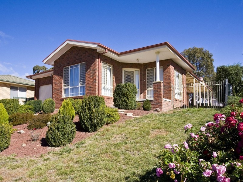 35 Burrumarra Avenue, Ngunnawal ACT 2913