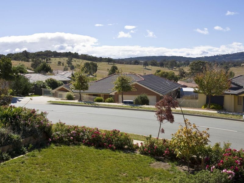 35 Burrumarra Avenue, Ngunnawal ACT 2913