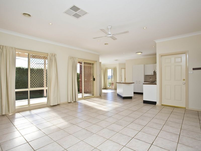 35 Burrumarra Avenue, Ngunnawal ACT 2913
