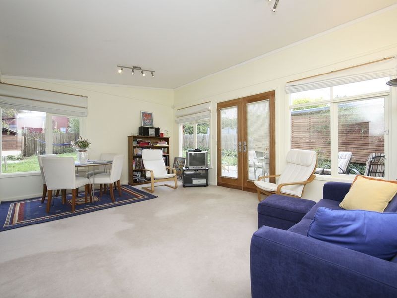 86 Walker Crescent, Narrabundah ACT 2604