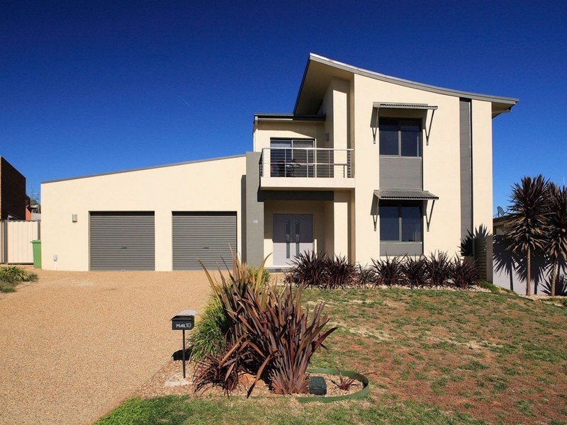 10 Kavanagh Street, Jerrabomberra NSW 2619