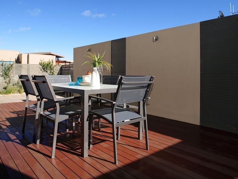 10 Kavanagh Street, Jerrabomberra NSW 2619