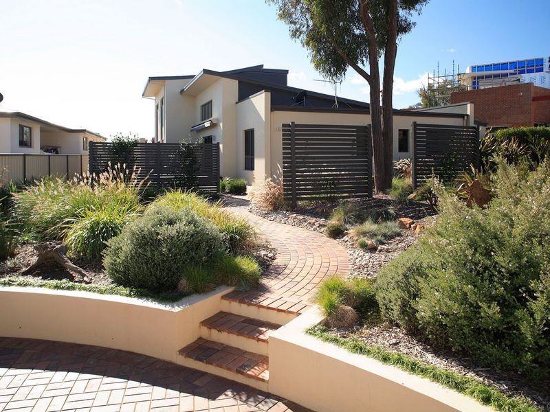 10 Kavanagh Street, Jerrabomberra NSW 2619