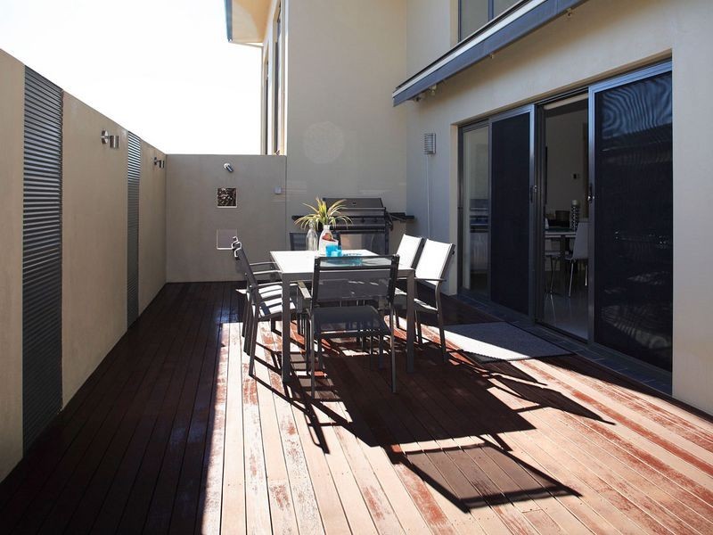 10 Kavanagh Street, Jerrabomberra NSW 2619