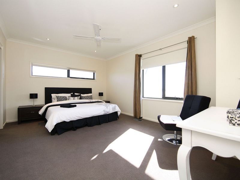 10 Kavanagh Street, Jerrabomberra NSW 2619
