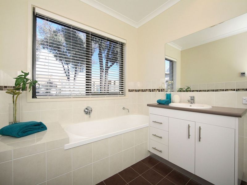 10 Kavanagh Street, Jerrabomberra NSW 2619