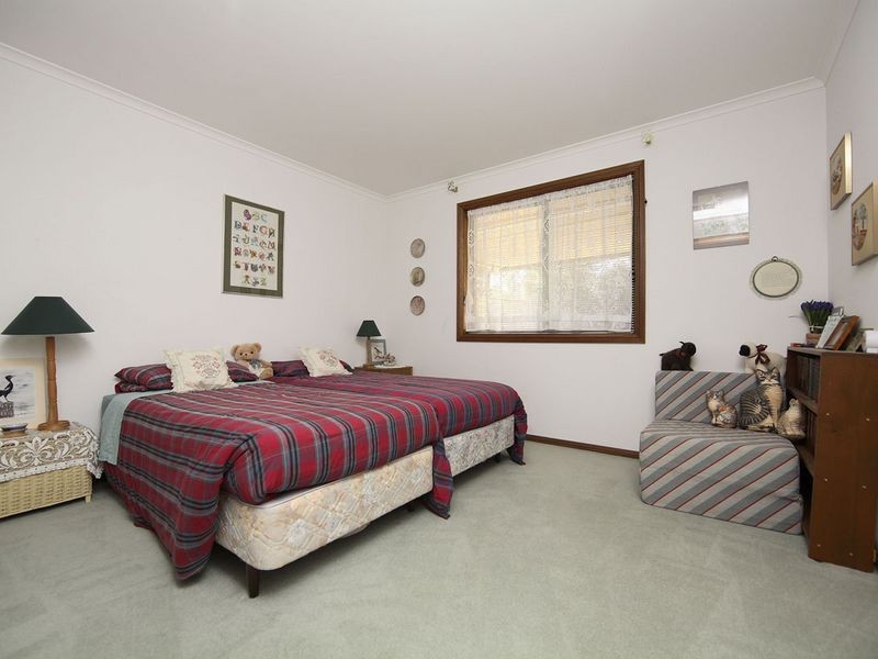 5 Jasmine Gardens, Jerrabomberra NSW 2619
