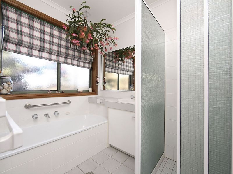 5 Jasmine Gardens, Jerrabomberra NSW 2619