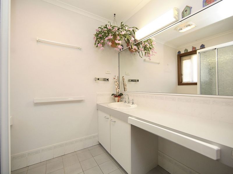 5 Jasmine Gardens, Jerrabomberra NSW 2619