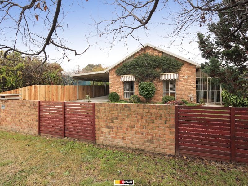 10 Tungun Street, Narrabundah ACT 2604