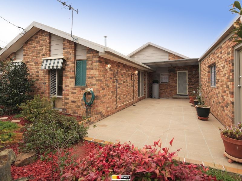 10 Tungun Street, Narrabundah ACT 2604