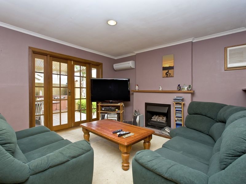 3 Narambi Street, Narrabundah ACT 2604