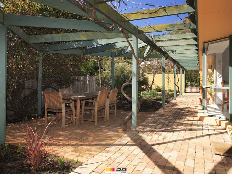 16 Corrigan Place, Isaacs ACT 2607