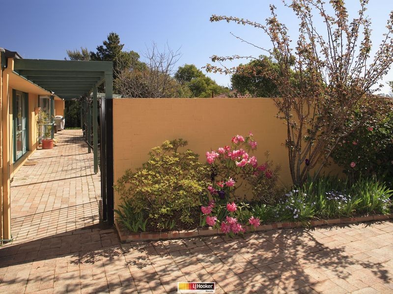 16 Corrigan Place, Isaacs ACT 2607