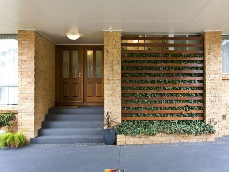 104 Hawkesbury Crescent, Farrer ACT 2607