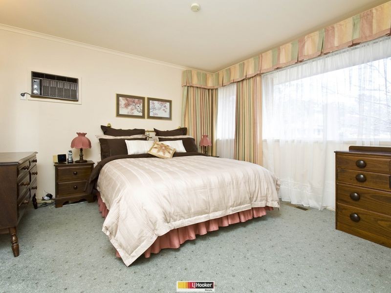 104 Hawkesbury Crescent, Farrer ACT 2607