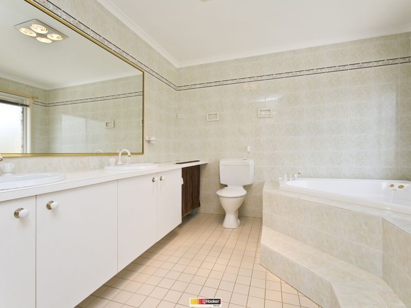 37 Rowntree Crescent, Isaacs ACT 2607