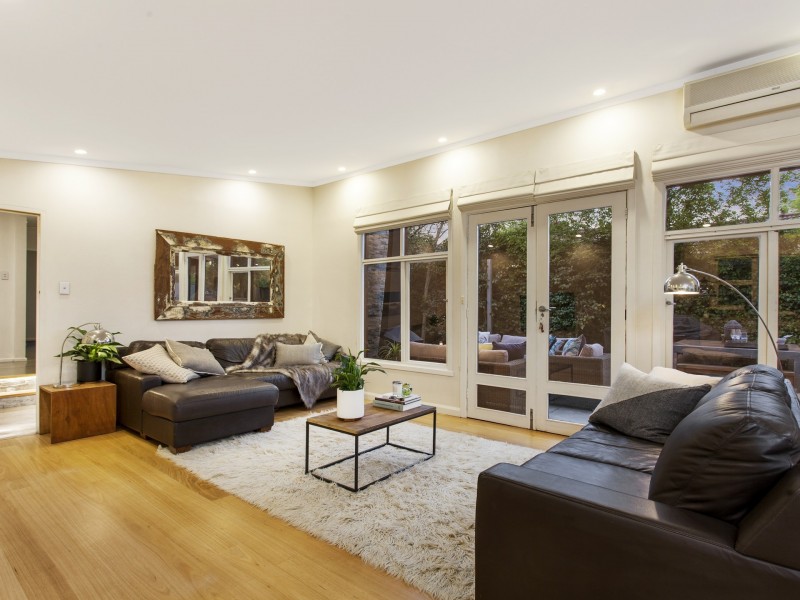 71 Walker Crescent, Narrabundah ACT 2604