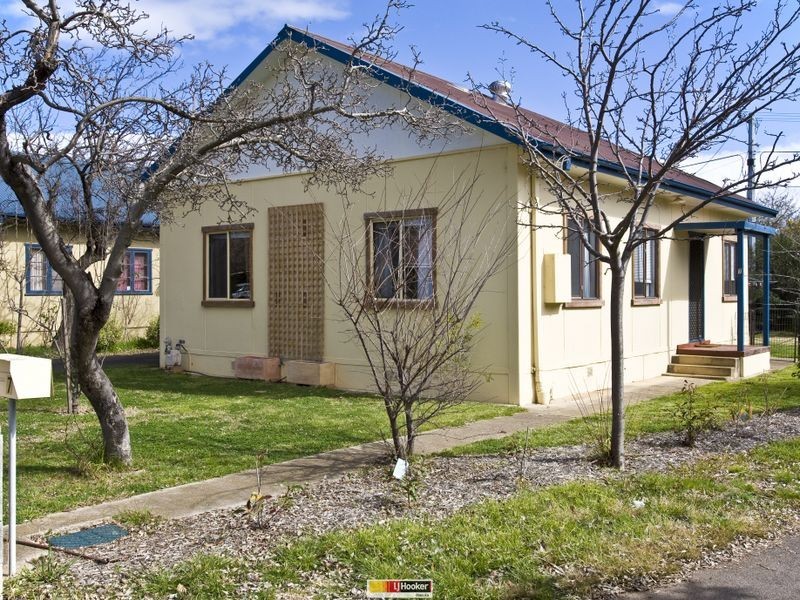 7 Binya Place, Narrabundah ACT 2604