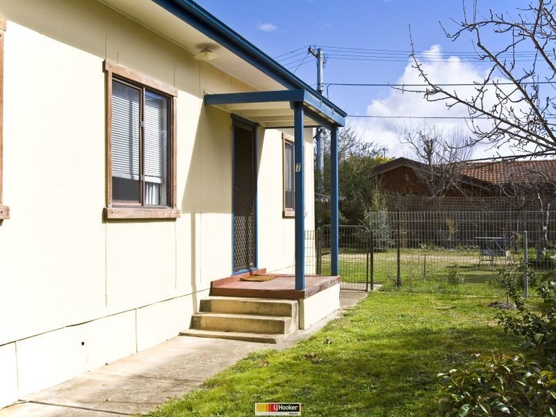 7 Binya Place, Narrabundah ACT 2604