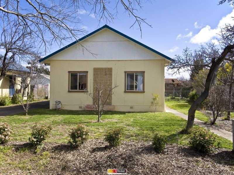 7 Binya Place, Narrabundah ACT 2604