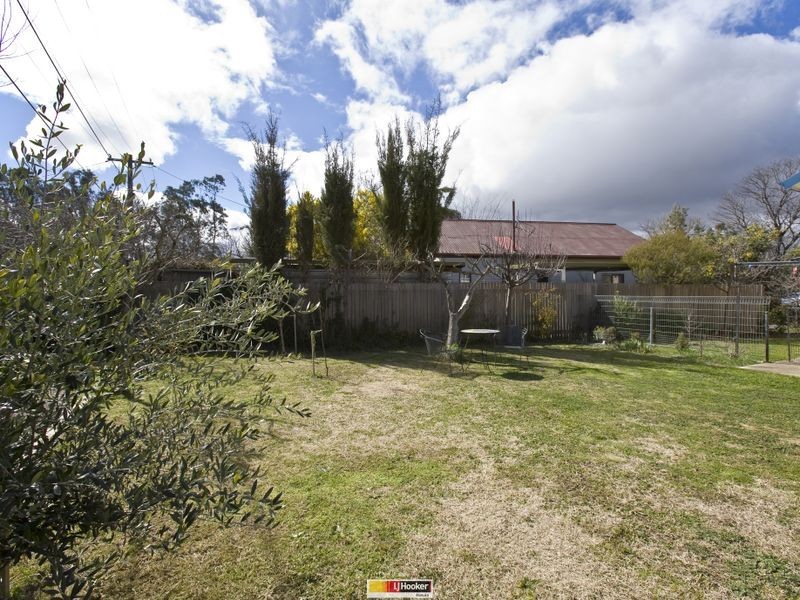 7 Binya Place, Narrabundah ACT 2604