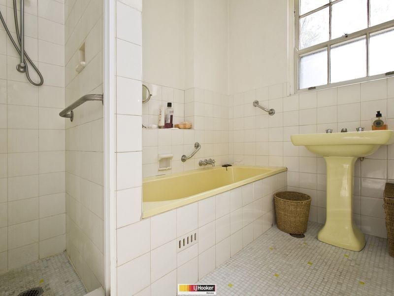 17 Canterbury Crescent, Deakin ACT 2600