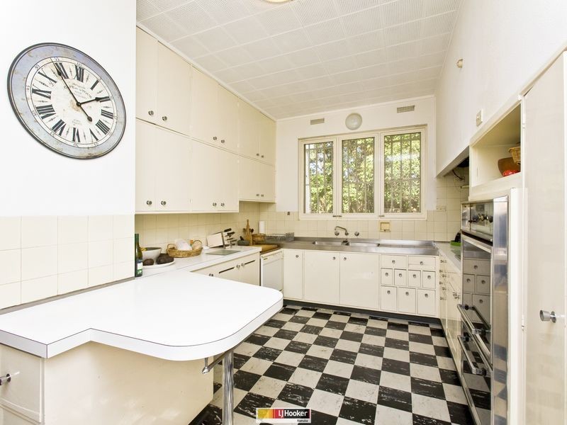 17 Canterbury Crescent, Deakin ACT 2600