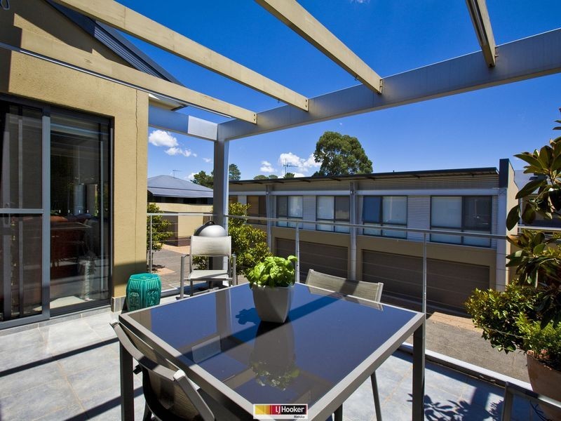 18/25 Jerrabomberra Avenue, Narrabundah ACT 2604