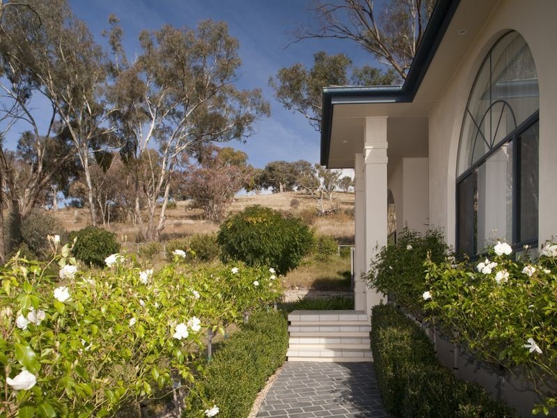 14 Lobelia Close, Jerrabomberra NSW 2619