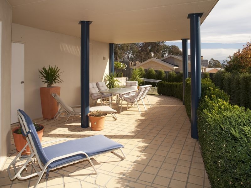 14 Lobelia Close, Jerrabomberra NSW 2619