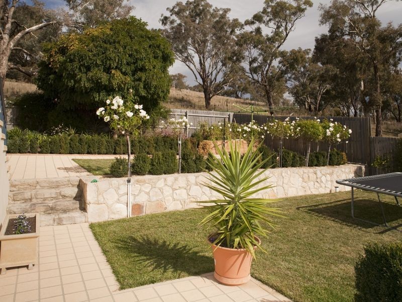 14 Lobelia Close, Jerrabomberra NSW 2619