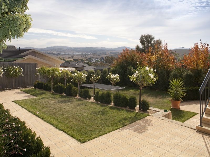 14 Lobelia Close, Jerrabomberra NSW 2619