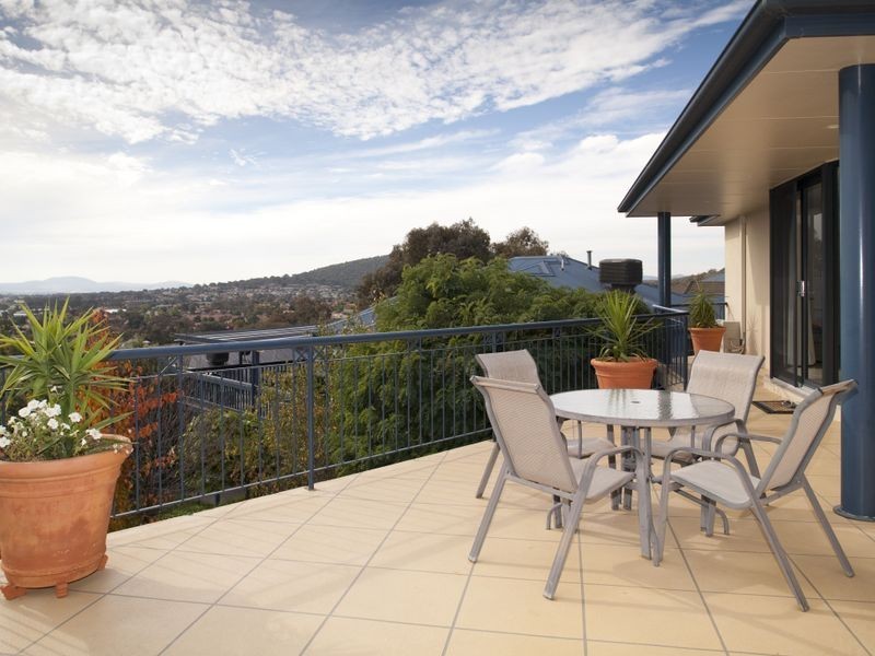 14 Lobelia Close, Jerrabomberra NSW 2619