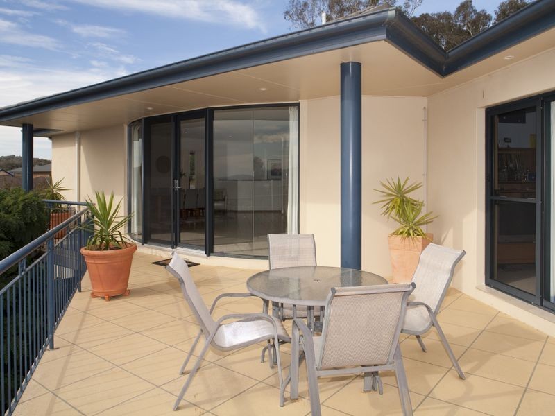 14 Lobelia Close, Jerrabomberra NSW 2619