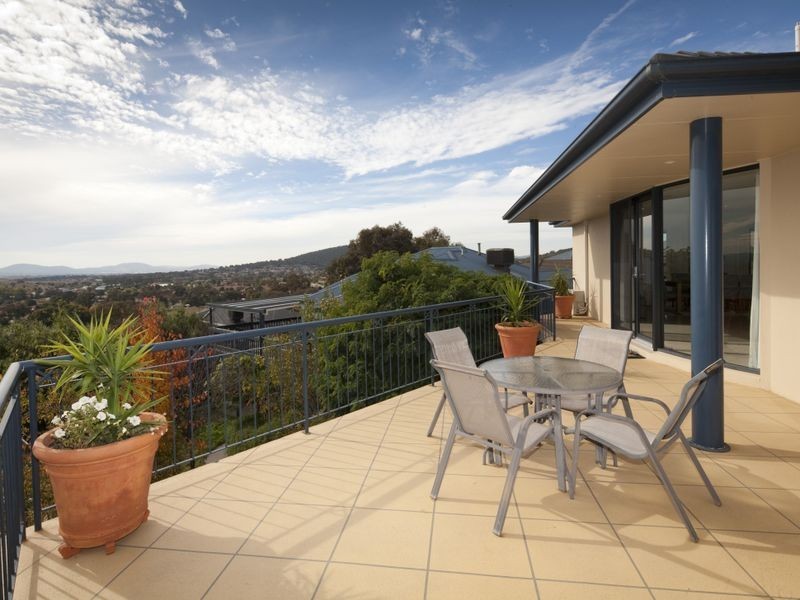 14 Lobelia Close, Jerrabomberra NSW 2619