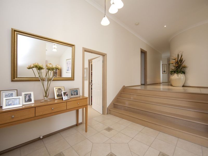 14 Lobelia Close, Jerrabomberra NSW 2619
