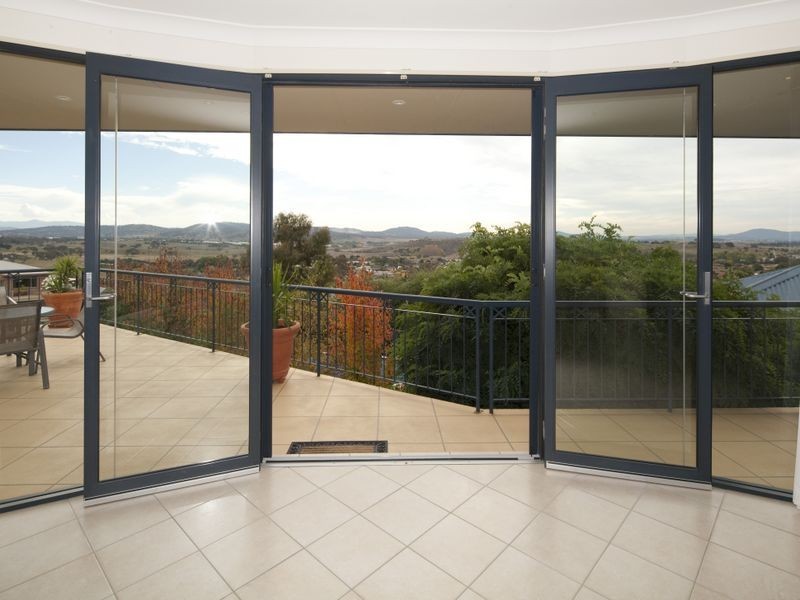 14 Lobelia Close, Jerrabomberra NSW 2619