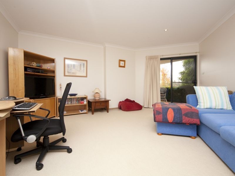14 Lobelia Close, Jerrabomberra NSW 2619